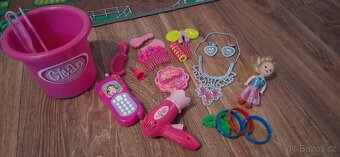 Baťůžky, kabelky, kadeřnice - 2