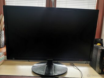 LCD monitor 24"  Samsung S24D300H - 2