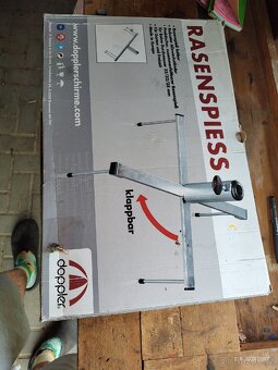 Trn do trávy skládací na slunečník - 2