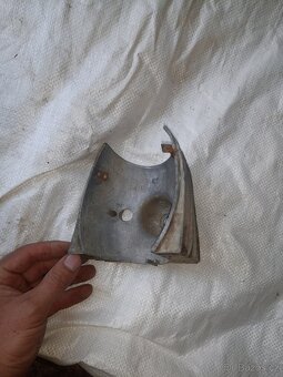 Kryt karburátoru - 2