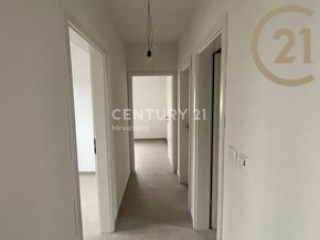 Prodej bytu 4+kk (95 m2) s terasou a dvorem (165 m2), 500 m  - 2