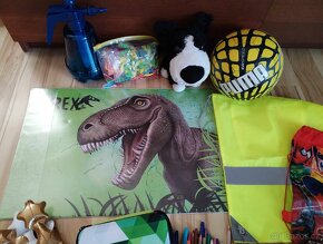 Velký set hraček a školních potřeb - 2