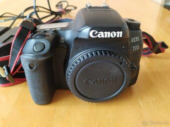 Canon EOS 77D - 2