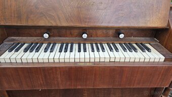Staré harmonium značky Lhota, přelom 19./20. Století - 2