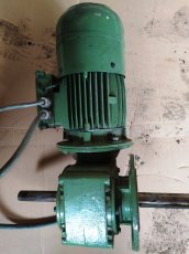 Elektromotor s převodovkou - 2