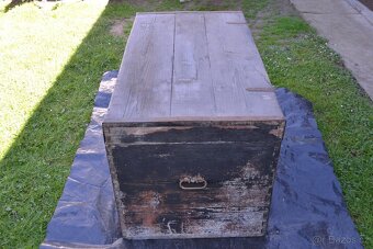Historická dřevěná truhlice s kováním č.2. - 2