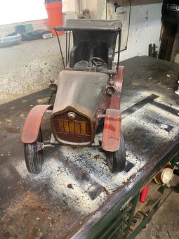 Plechové auto - 2