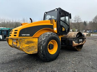 13t válec zemní JCB ocel - guma - 2