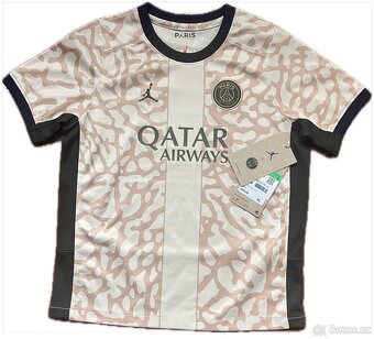 Krásný nový klučičí sportovní tričko/dres Nike vel.128 - 2