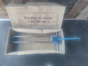 Řezačka na obklady velmi stará - 2