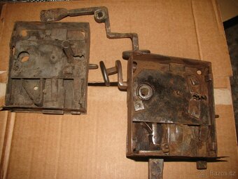 staré kování, zámek na dveře - 2