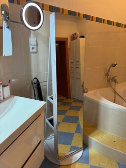 Zrcadlová skříňka na šperky otočná s osvětlením - 2