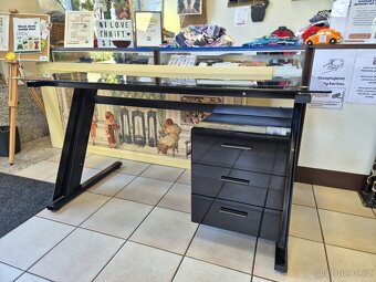 Pracovní stůl se skleněnou deskou - 2