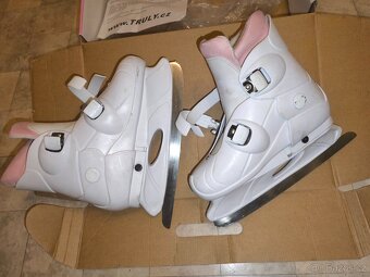 Dívčí, dámské brusle 37-40 - 2