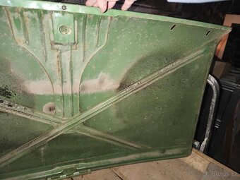 Škoda 100 - zadní kapota - 2