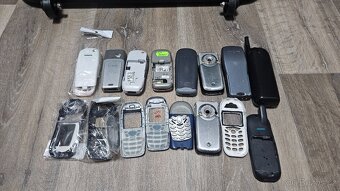 Konvolut starých mobilů - 2
