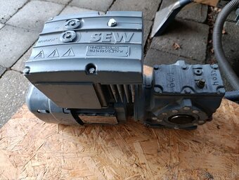 Motor s převodovkou - 2