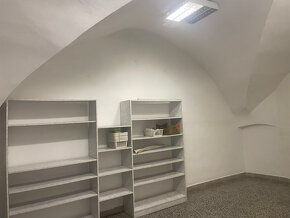 Pronájem velké prodejny v centru města Moravské Budějovice. - 2