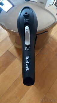Tlakový hrnec značky Tefal 5L - 2