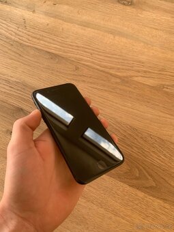 Apple iPhone SE 2022 (5G)-baterie 93%-zachovalý stav - 2