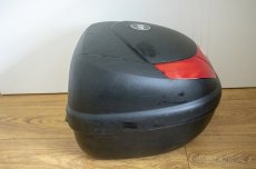 Kufr GIVI černý s červenými odrazkami - 2