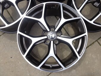 5x110 R19 original Alfa Romeo aludisky s TPMS ventilkama - 2