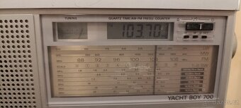 retro radio Grundig Yacht Boy 700 - 2