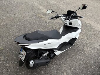 Zánovní skůtr Honda PCX 125, 2024, najeto 700km, DPH - 2