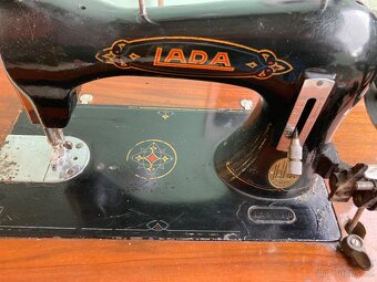 Starozitny sici stroj LADA - 2