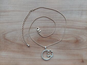 Nový náhrdelník s přívěskem čtyřlístek a podkova pro štěstí - 2