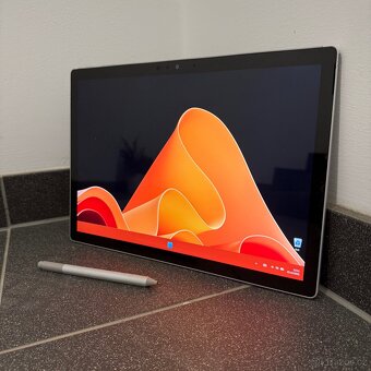 Microsoft Surface Book 2 | i-7 core | 16gb RAM | GTX 1050 - 2