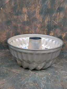 Retro hliníková forma na bábovku. - 2