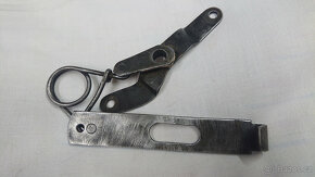 Mechanismus zavírání kapoty Škoda Praga Tatra Aero - 2