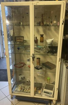 Stará lékařská skříň - 2