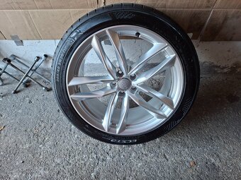 Alu kola Audi R20 5x112 originál s novýma gumová kumho. - 2