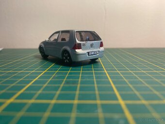 Volkswagen Golf MK4 1:43 BBurago - 2