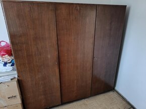 Prodej starších skříní - 2