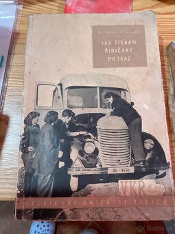 Staré knihy o opravě auta - 2