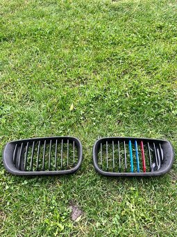 Mřížka kapoty bmw e46 - 2