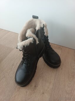 Krásné boty s kožíškem -vel.37 - 2