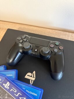 PS4 pro 1tb verze (CUH-7216B) - 2