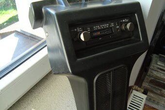 Autorádio a středový panel - 2
