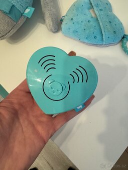 Šumící mazlíček Medvídek Lena 33 cm - 2