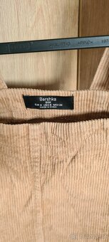 Manšestrové hnědé lacláčové šaty Bershka - 2