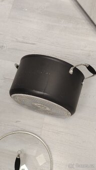Hrnec 7.5 L, dobrý stav - 2