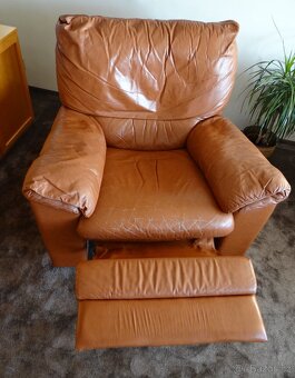 Kožené polohovatelné křeslo Natuzzi s vysouvací podnožkou - 2