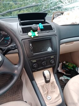 Škoda Octavia 2 1.6 MPI r.v. 2006 bouraná - 2