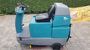 Podlahový mycí stroj Tennant T7+ - 2
