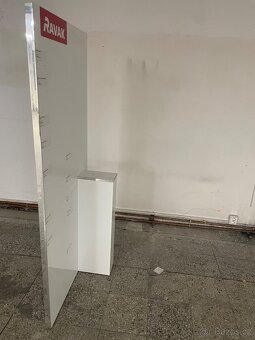 Nábytek do dílny možný stojan na nářadí. - 2