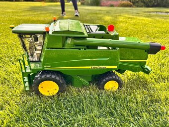 Bruder 2132 Kombajn John Deere T670i - 2